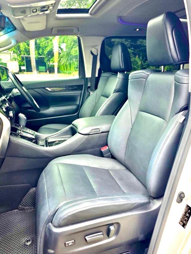 Toyota ALPHARD SRC E-Four สีขาว ปี 2022 ไมล์ 50,000 กม.  9