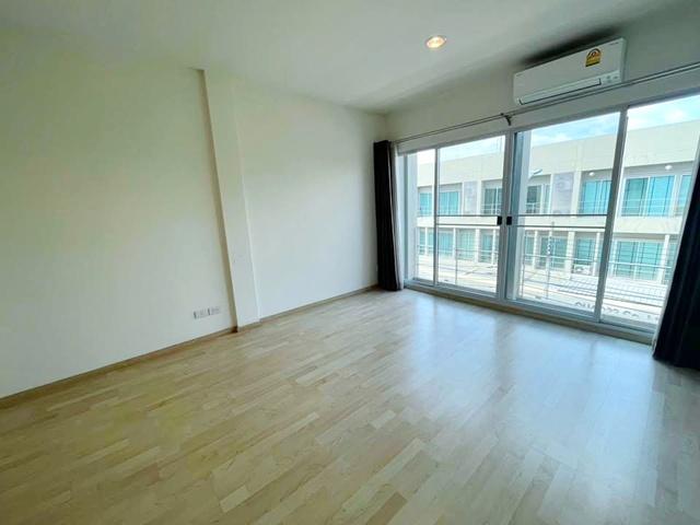 เดอะไนน์ พระราม 9 1.2 กม. พัฒนาการ18-26 พระราม9 ARL รามคำแหง 1.8 กม. ให้เช่าทาวน์โฮม 3 ชั้น 3 นอน 3 น้ำ 4