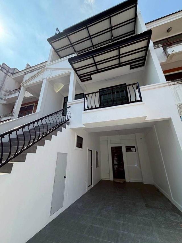 ให้เช่าทาวน์โฮม 4 ชั้น ขนาดใหญ่ ใกล้ไบเทคบางนา (N.1952)