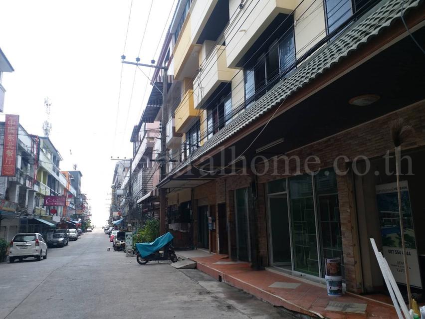 อาคารพาณิชย์ 3 ชั้น 3 คูหา บิ้วอินแล้ว ใกล้หาดจอมเทียน ชลบุรี  2