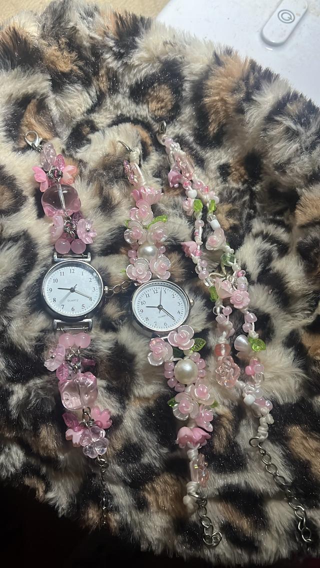 นาฬิกาลูกปัดดอกไม้ทำเอง