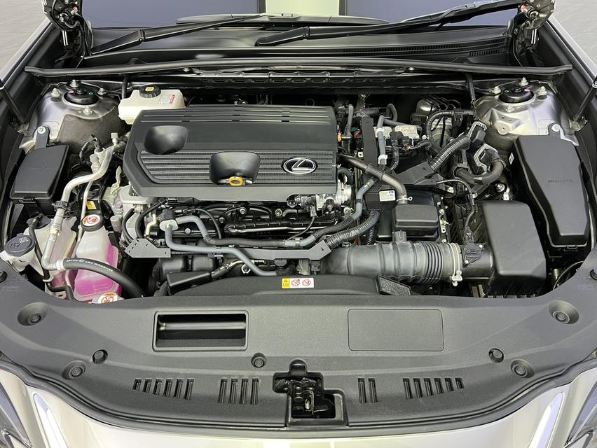 Lexus ES 300h Grand Luxury 2024 18