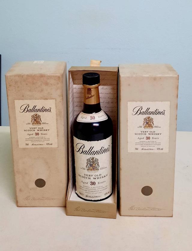 ขวดเหล้าเปล่าบาเลนไทน์ รูปที่ 2