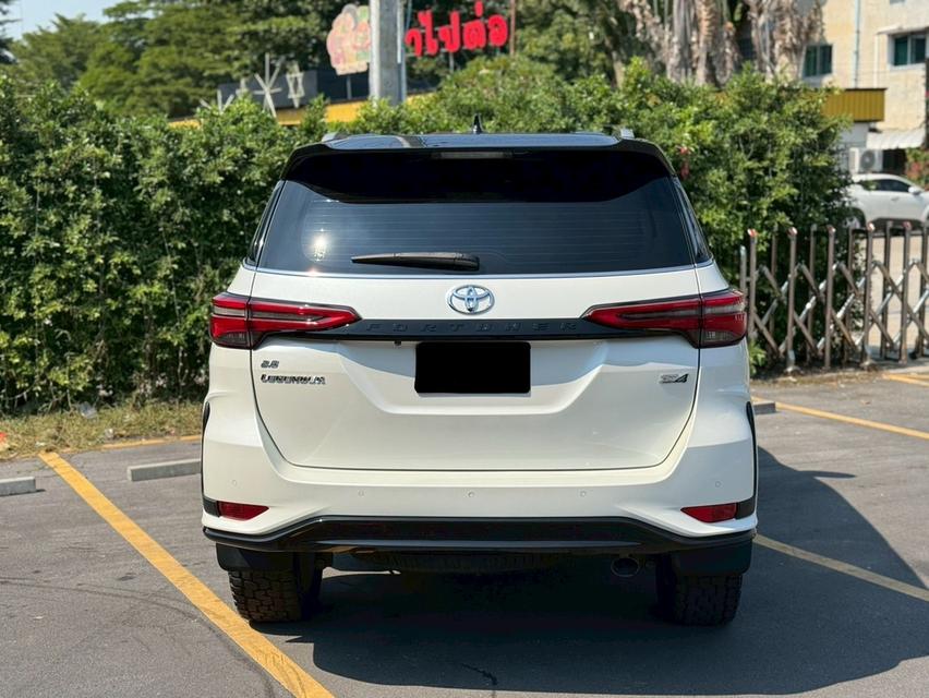 2021 Toyota Fortuner 2.8 ขับสี่ รูปที่ 5