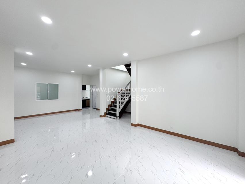 หมู่บ้านบุรีรมย์ รามอินทรา-ซาฟารี ซอย 7 ใกล้สวนสัตว์ซาฟารีเวิลด์ ถนนเลียบคลองสอง แขวงบางชัน เขตคลองสามวา กรุงเทพมหานคร 9