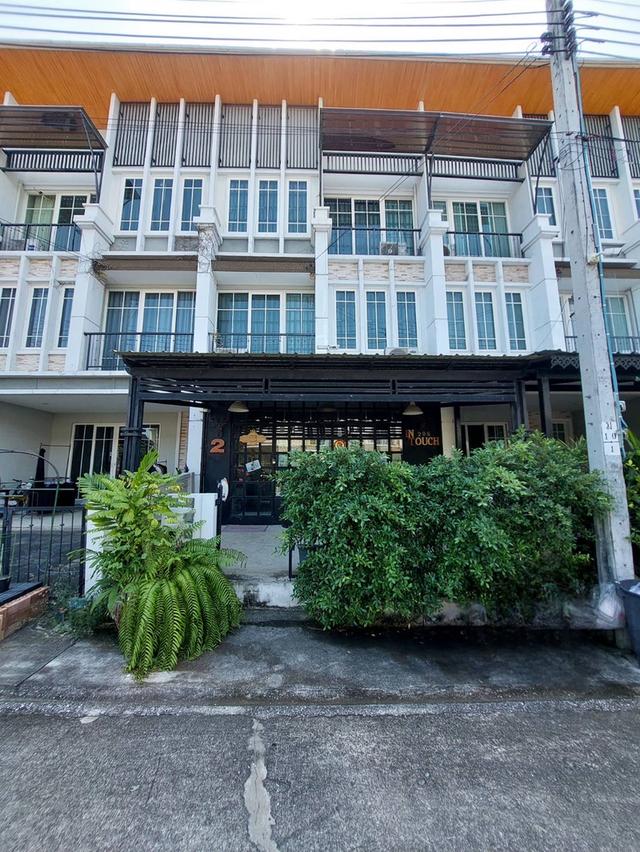 ขาย/ให้เช่าทาวน์โฮม 3 ชั้น โกลเด้นทาวน์ ซ.นวมินทร์ 42 แยก 27 บึงกุ่ม 5 ห้องนอน 4 ห้องน้ำ ต่อเติมครบ คุ้มค่าทุกตารางนิ้ว 3