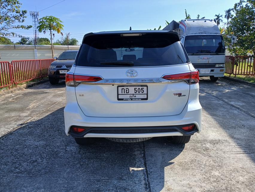 Toyota Fortuner 2.8TRD Sportivo Black Top 2WD ปี2016 รูปที่ 4