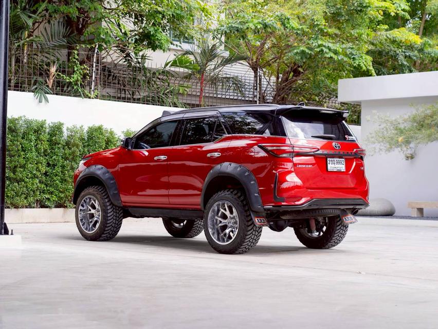Toyota Fortuner 2.4 Legender 4WD ปีจด 2022 6