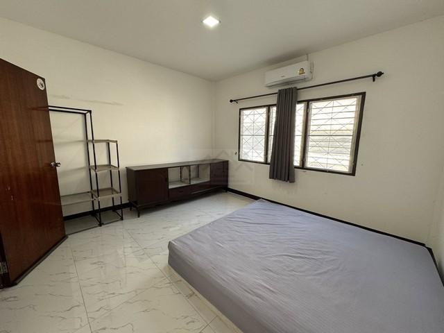 ให้เช่าทาวเฮ้าส์ 2 ชั้น 2 หลัง (ทะลุกัน) 216 ตรม. 4 ห้องนอน ซอยรามอินทรา 34 ติดเลียบด่วนรามอินทรา และ ถนนรามอินทรา 5