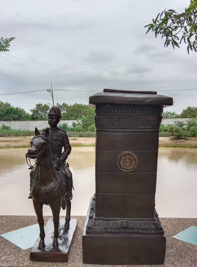 717.พระบรมรูปหล่อในหลวงรัชกาลที่ 5 พระบาทสมเด็จพระปรมินทรมหาจุฬาลงกรณ์ พระจุลจอมเกล้าเจ้าอยู่หัวทรงม้า (พระบรมรูปทรงม้า) สองถอด รูปที่ 2