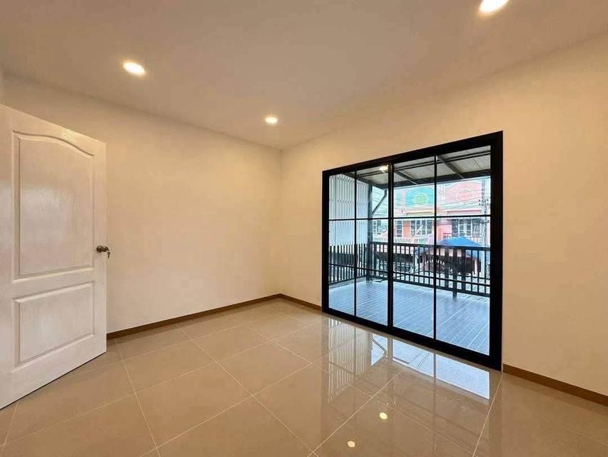 🔥 ทาวน์เฮ้าส์ 2 ห้องนอน บางบัวทอง ราคาเพียง 1.55 ล้าน พร้อมเฟอร์!🏡 หมู่บ้านสิรารมย์ ถนนบ้านกล้วย–ไทรน้อย เนื้อที่ 16 ตร.ว. 12