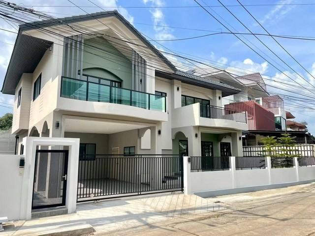 หมู่บ้านปรีชาล้ำเพชร รามคำแหง 76 บ้านสวยพร้อมอยู่ บ้านเดี่ยว 2 ชั้น (หน้าบ้านใต้) 2