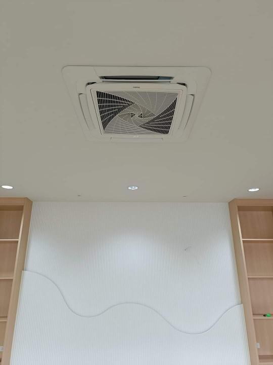 ช่างแอร์ฉลองกรุง ล้างแอร์-ย้ายแอร์บ้าน พัฒนาชนบท3 เคหะร่มเกล้า64 มิสทีน สะพานสูง ลาดกระบัง ร่มเกล้า