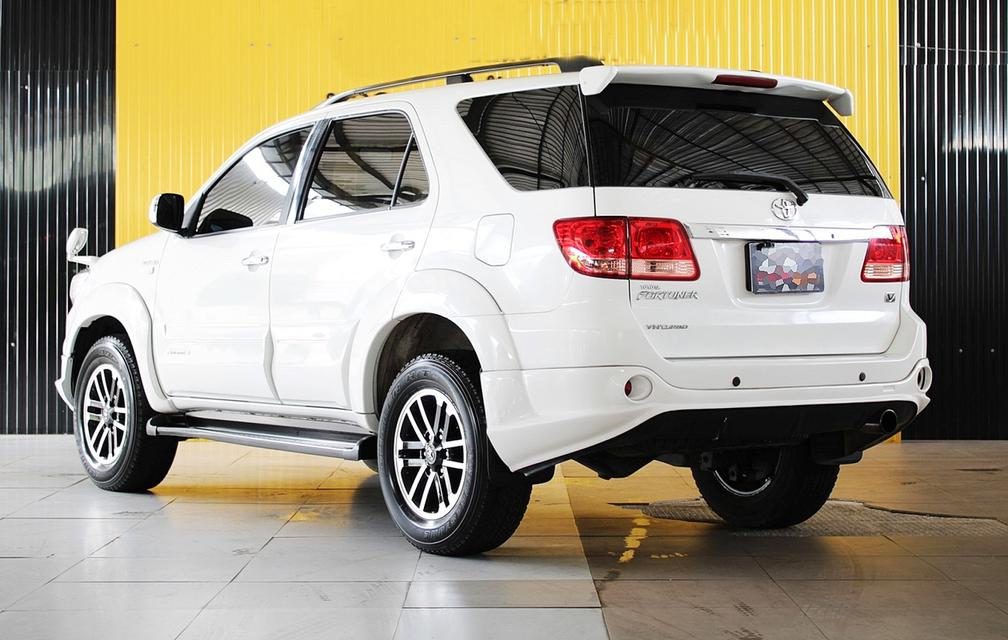 2007 Toyota Fortuner 3.0 TRD 4WD AT สีขาว รูปที่ 6
