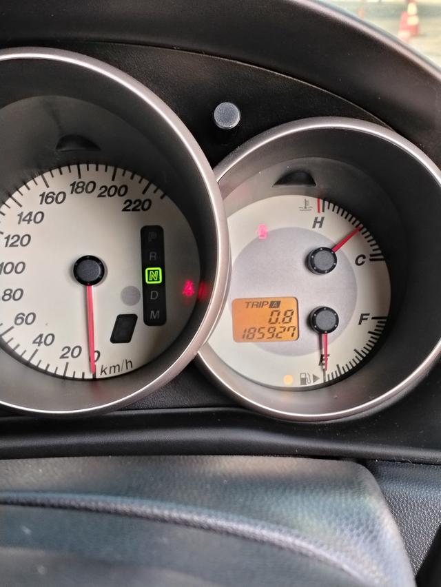 รถยนต์ Mazda 3 รุ่น 5ประตู ปี 2008 รถ 2มือ ไมล์186,000 ขับดีมาก ไม่ต้องทำอะไรเลย แค่สีภายนอกไม่ค่อยสวย มาทดลองขับได้ ราคา 83,000 บาท095-5496225 9