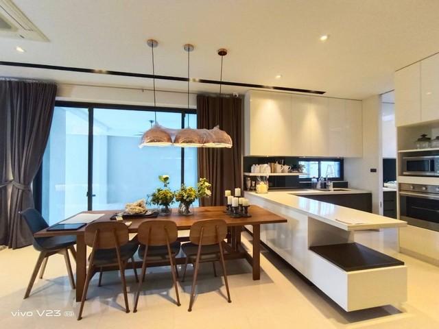 ขายบ้านเดี่ยว 3 ชั้น  Private Nirvana Residence ขนาดที่ดิน 70 ตารางวา พื้นที่ใช้สอย 370 ตารางเมตร หลังมุม ตกแแต่งพร้อมอยู่ 4 ห้องนอน 5 ห้องน้ำ  18