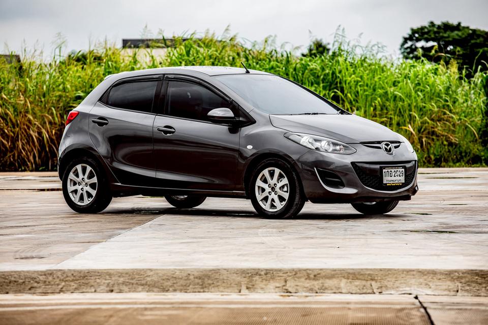 Mazda2 1.5 Groove Sport ปี 2013 สีเทา มือเดียวป้ายแดง 4