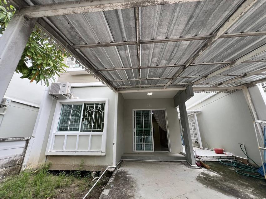 THE VILLAGE KM 8บางนา 4นอน2น้่ำ 28 ตารางวา ทิศใต้เลขมงคล 20