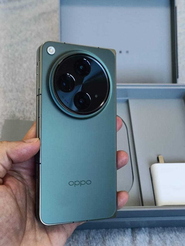 OPPO Find N3 สีเขียว 2