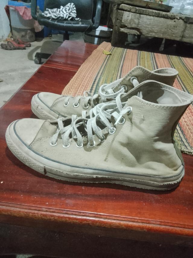 รองเท้าคอนเวิสของต๊ะ วงฟลอย รูปที่ 3