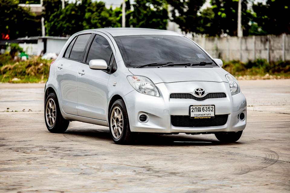 Toyota Yaris 1.5J ปี 2013 เกียร์ออโต้ สีเทา 3