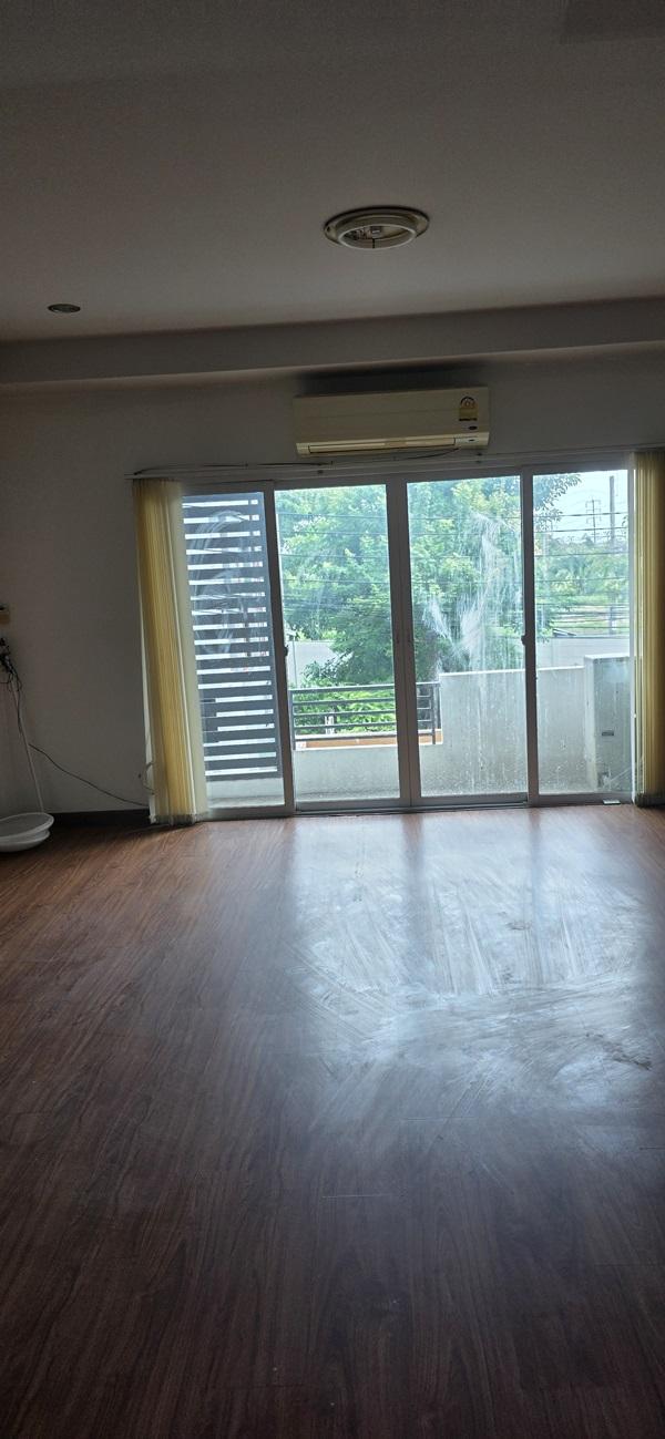 ขายทาวน์โฮม 3 ชั้น ในโครงการ Motown Brio แจ้งวัฒนะ-ประชาชื่น ราคาพิเศษที่สุดในโครงการ! มีเพียงหลังเดียวเท่านั้น โทร 081-5291099 9