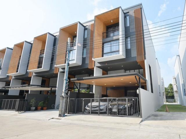 P265 ให้เช่า ทาวน์โฮม 3.5 ชั้น สไตล์ Japanese Modern Loft  ชิเซน พัฒนาการ 32 1