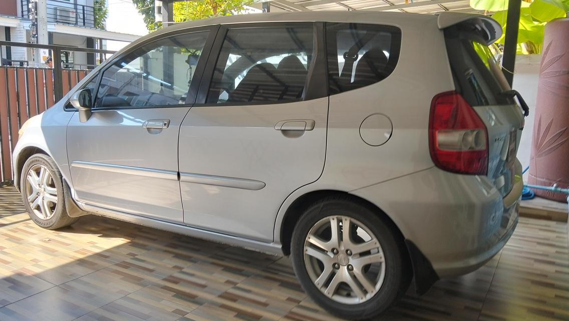 รถ honda jazz ปี 2005 หมายเลขทะเบียน ศธ 5650 กรุงเทพฯ