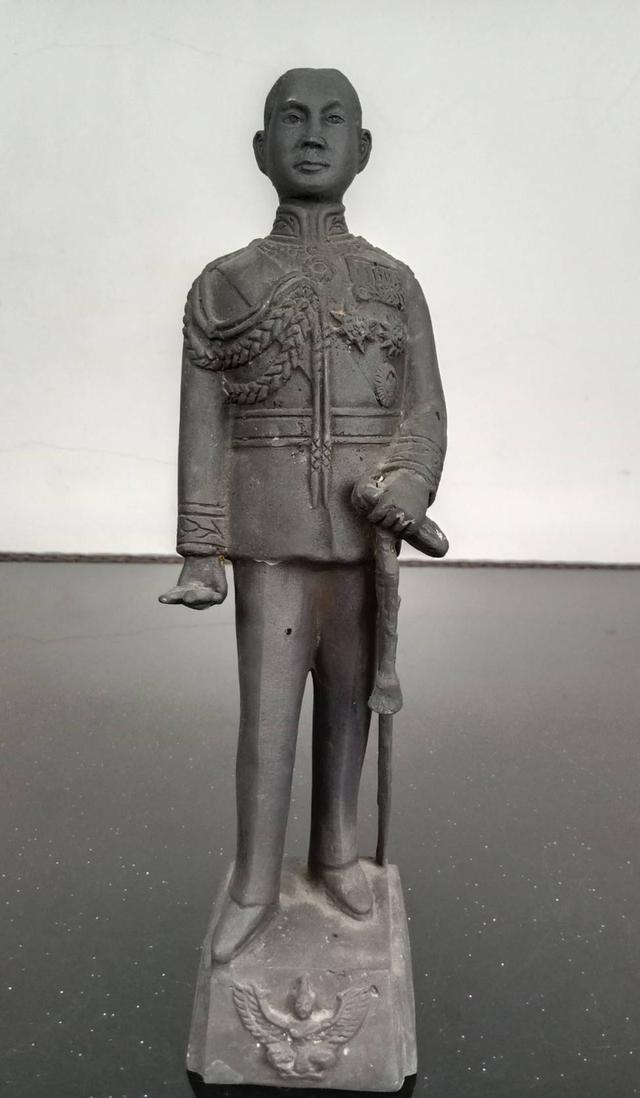 607.พระบรมรูปหล่อสมเด็จพระบูรพกษัตริยาธิราช รัชกาลที่ 1 - รัชกาลที่ 9 แห่งมหาจักรีบรมราชวงศ์ 8