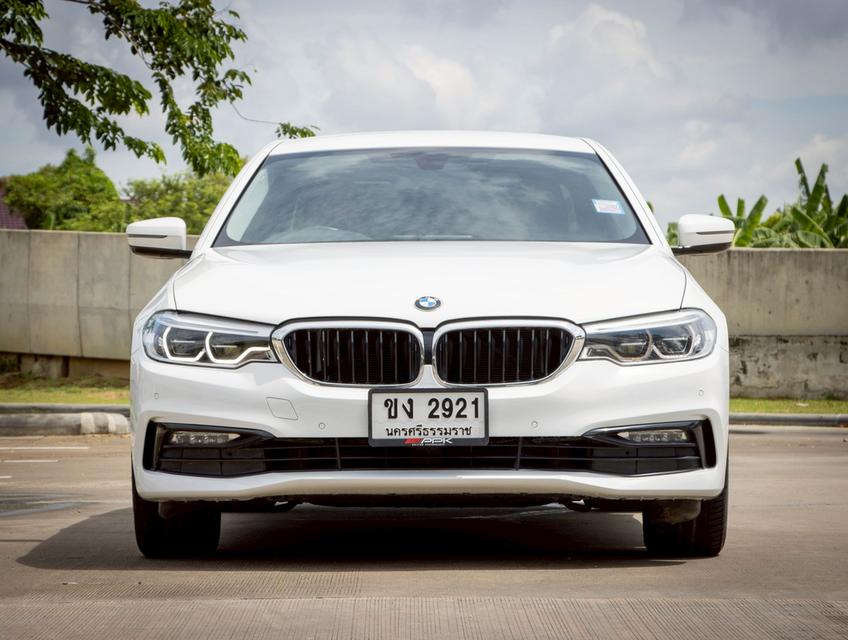 BMW 520D 2.0 SPORTS ปี2018เครื่องยนต์ดีเซล 4 สูบ 2.0 ลิตร TwinPower Turboรถบ้านแท้ ออพชั่นเต็มคัน ใช้งานน้อย 2