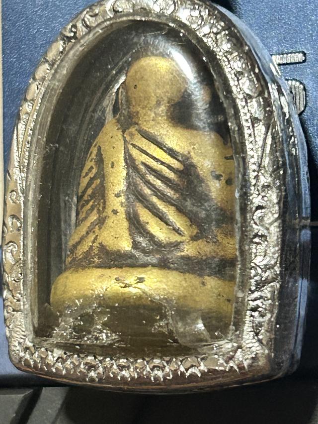 ต้องการขายพระเครื่อง รูปที่ 2