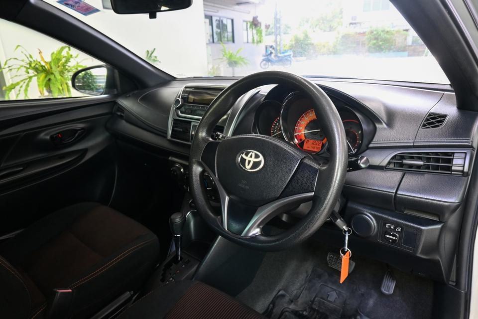 Toyota Yaris 1.2 E 4