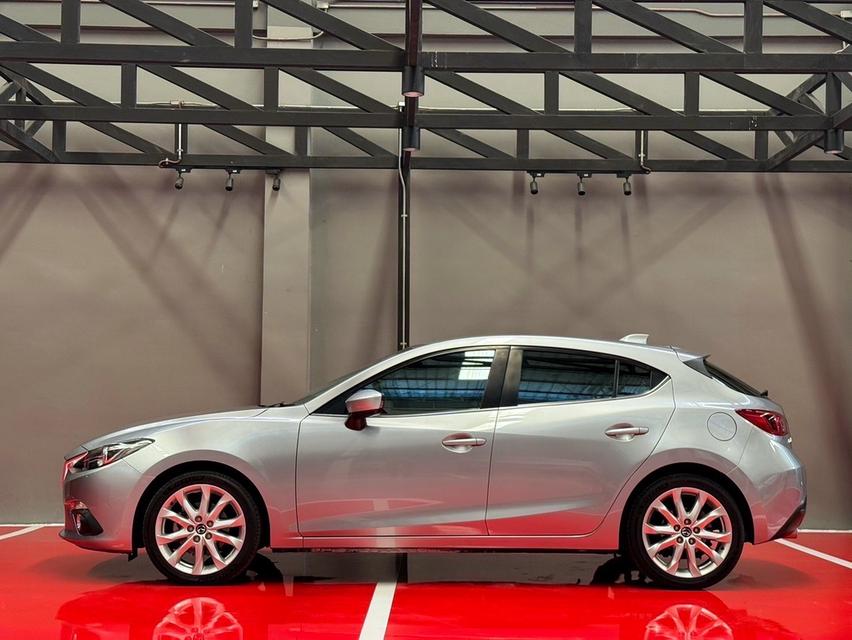 2016 MAZDA 3 2.0S 5 ประตู รถมือเดียวออกป้ายแดง รถวิ่งน้อยเพียง 90,000 กม รถเข้าศูนย์ทุกระยะ ไม่มีอุบัติเหตุครับ