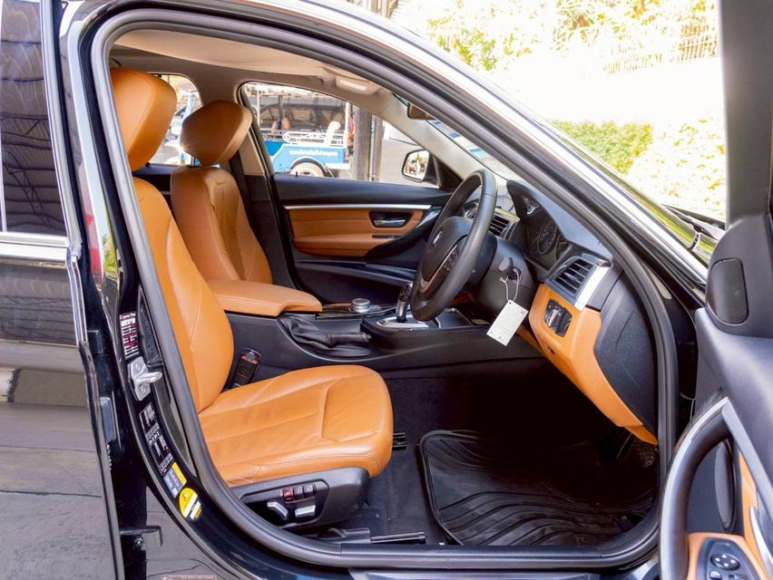 BMW 330e 2.0Plug in hybrid ปี18 14