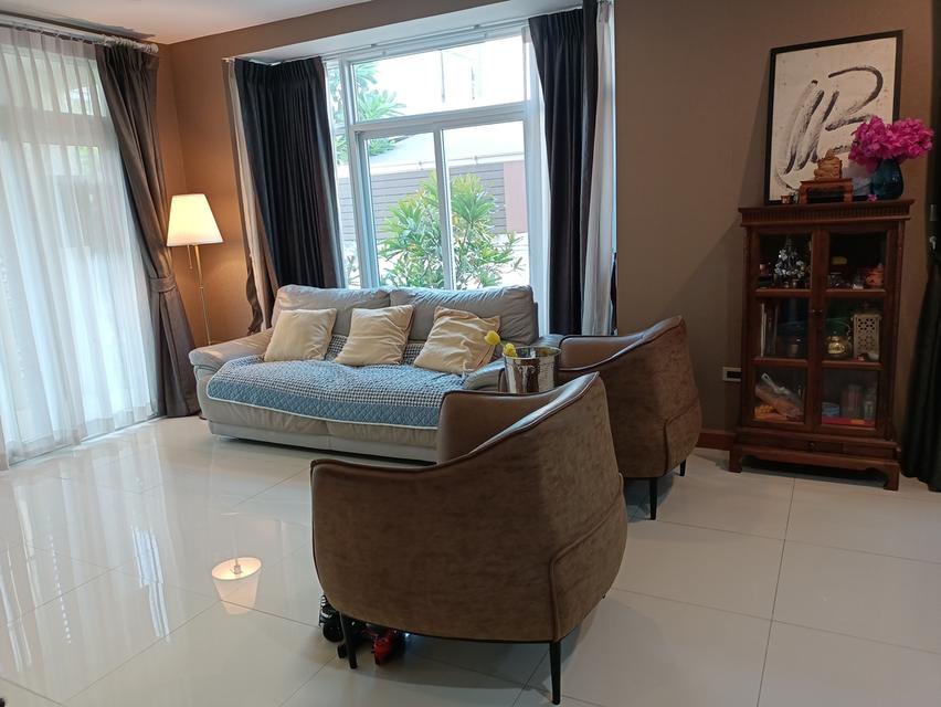 บ้านเดี่ยว 2 ชั้น เนื้อที่ 53.6 ตารางวา 3 ห้องนอน 3ห้องน้ำ 2ที่จอดรถ มีสระว่ายน้ำในหมู่บ้าน 2