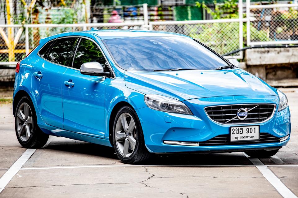 Volvo V40 T5 S 2.0 AT ปี 2015 สีฟ้า สภาพดีมากๆ  9