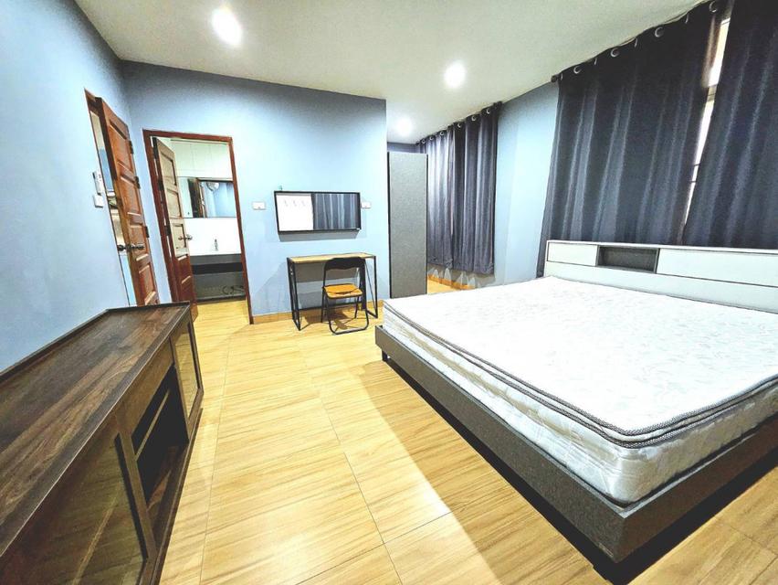 ให้เช่าคอนโด Klang Krung Resort Ratchada 7 (กลางกรุงรีสอร์ทคอนโด) 52 ตรม. 1 นอน 1 น้ำ ชั้น 4 วิวเมือง พร้อมเฟอร์และเครื