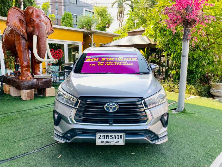 TOYOTA INNOVA รุ่นท็อปสุด CRYSTA 2.8 PREMIUM ปี 2022 รูปย่อยที่ 3