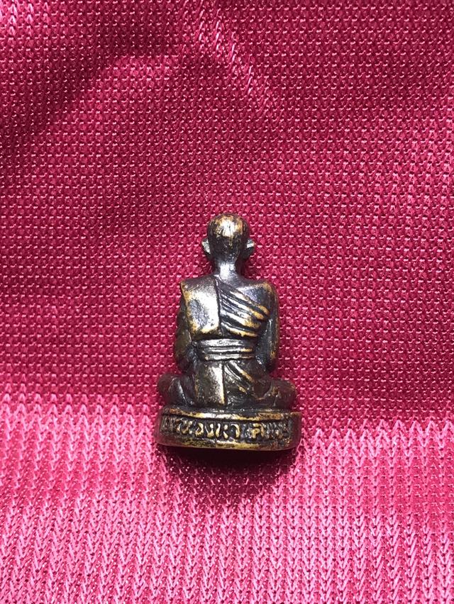 รูปหล่อลอยองค์ หลวงปู่หิน วัดหนองนา จังหวัดลพบุรี 2