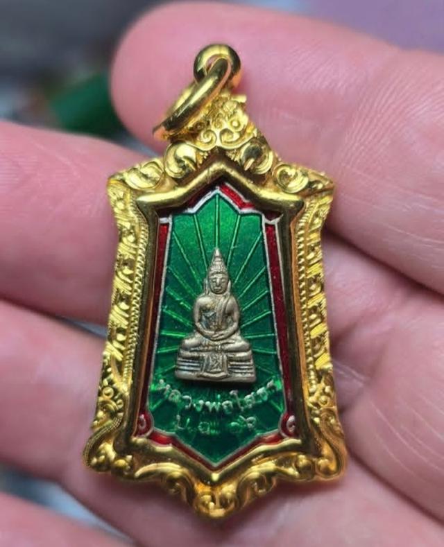 หลวงพ่อโสธร พิมพ์หกเหลี่ยม เนื้อเงินลงยาสีเขียว ปี 2505 วัดโสธรฯ จังหวัดฉะเชิงเทรา