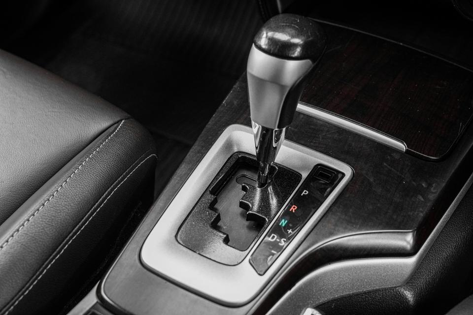 2018 TOYOTA FORTUNER 2.4 V 4WD สีเทา ไมล์ 147768 กม.  14