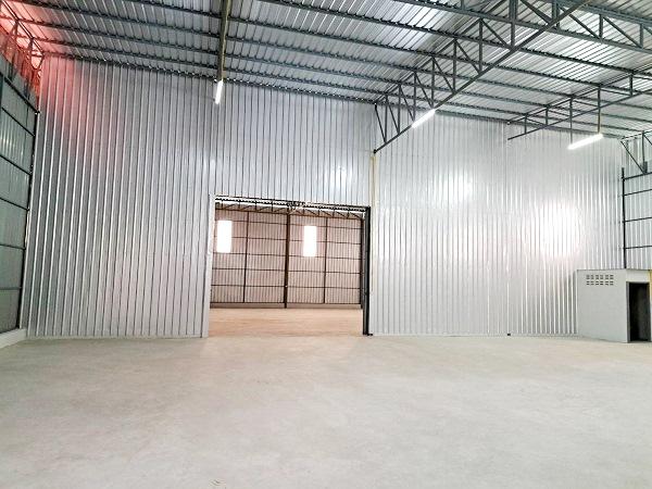 ให้เช่าโกดังลาดพร้าว 101โพธิ์แก้ว นวมินทร์111โยธินพัฒนา  พื้นที่ใช้สอยพื้น300ตรม มีห้องน้ำ พร้อมที่จอดรถ 1