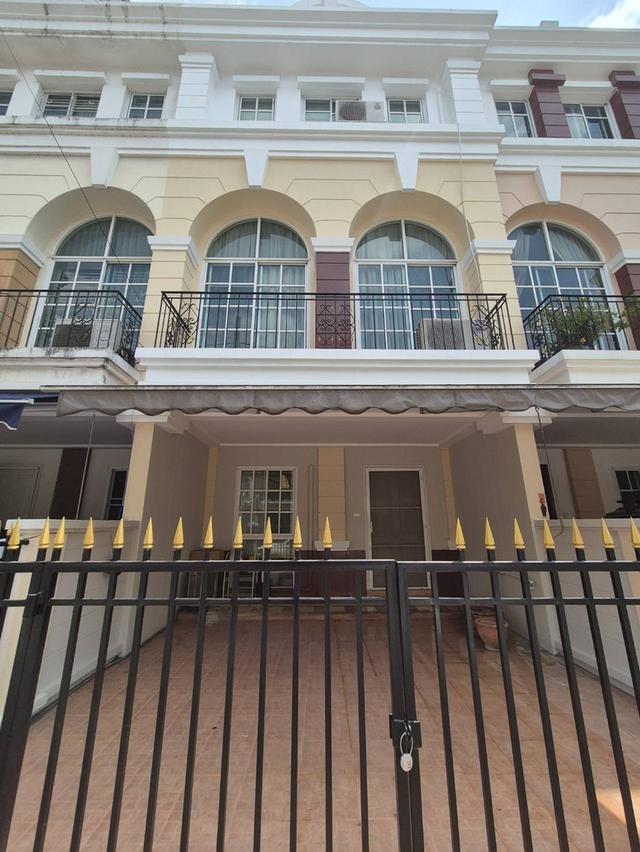 ขายบ้านทาวน์เฮ้าส์สวยทำเลดี 1