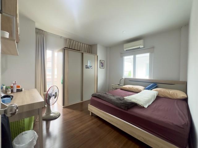 บ้านเดี่ยว 2 หลัง เชื่อมถึงกัน SKY ดอนเมือง – สรงประภา 111 ตร.วา 6 นอน 6 น้ำ เดินเชื่อมเข้าหากันได้ เหมาะสำหรับครอบครัวใ 6