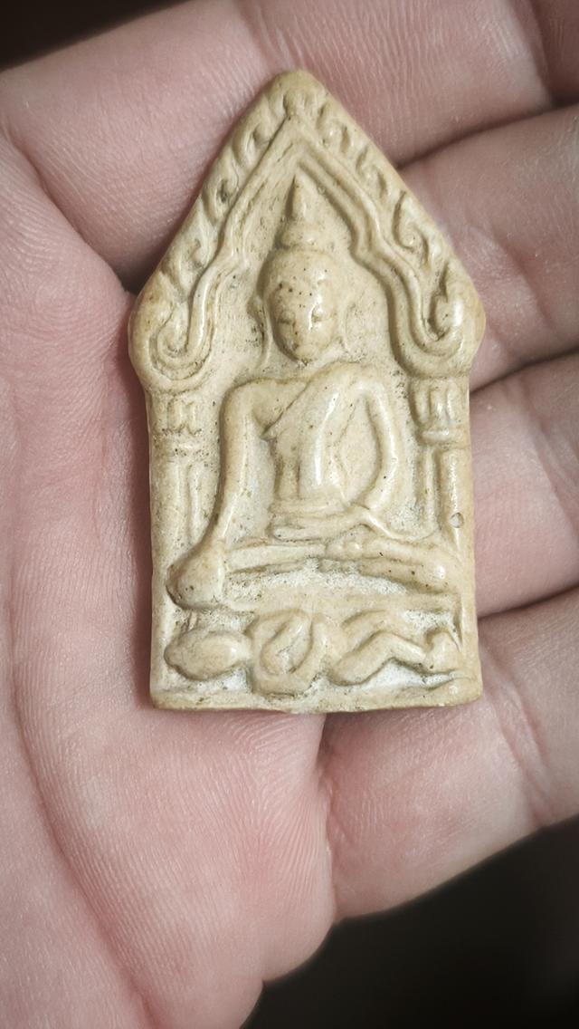 พระขุนแผนหลังยันต์ เนื้อผงน้ำมัน