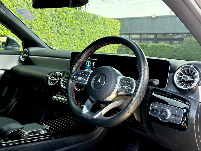 2020 BENZ A200 AMG รถสวยสภาพป้ายแดง รถวิ่งน้อยเพียง 68,XXX กม เข้าศูนย์ทุกระยะ ไม่เคยมีอุบัติเหตุครับ 9