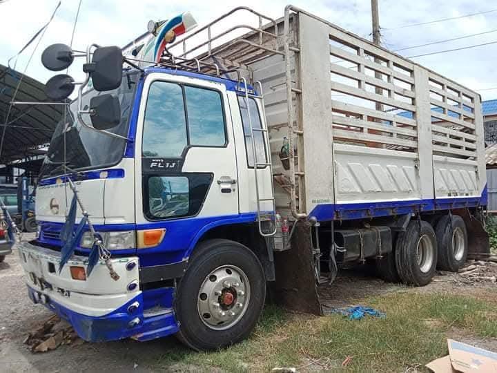 สิบล้อเพลาเดียว HINO FL176  3