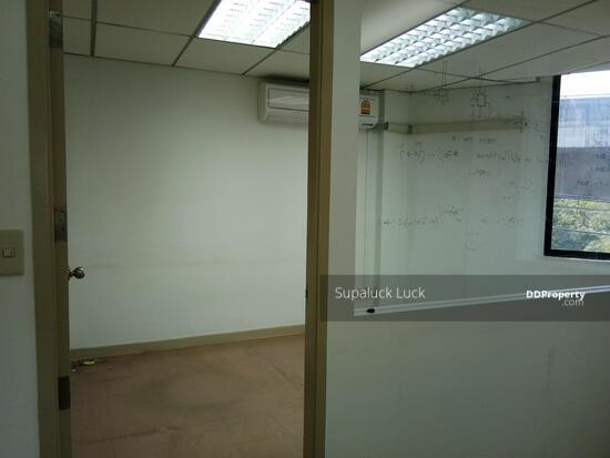 ให้เช่าพื้นที่ 180 ตารางเมตร (ชั้น 4) ติดถนนสุขุมวิท ห่างจาก BTS อุดมสุข เพียง 250 เมตร 2