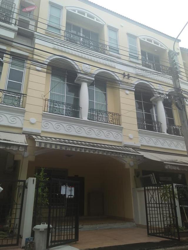 ขายด่วนบ้านไม่ถึง5ล้าน+บ้านติดรถไฟฟ้าเดินไปได้+ขายถูกสุดในโครงการ++ทาวน์โฮม3ชั้น บ้านกลางเมือง พระราม9-ศรีนครินทร์ 1