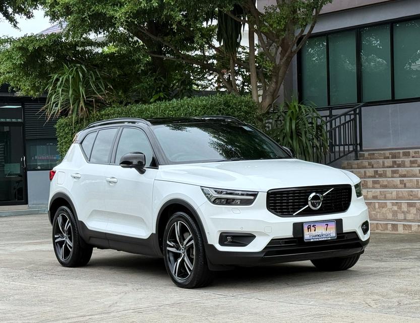 2020 VOLVO XC 40 T5 R DESIGN รุ่น TOP รถมือเดียวออกป้ายแดง รถวิ่งน้อย เข้าศูนย์ทุกระยะ รถไม่เคยมีอุบัติเหตุครับ